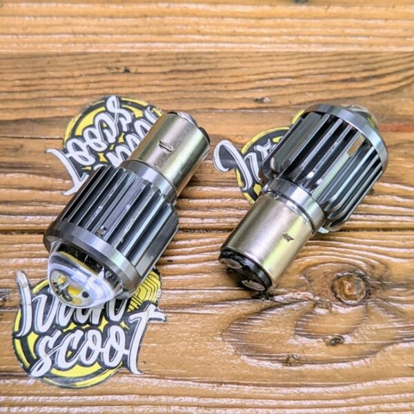 Putih VESPA หลอดไฟหน้า LED หลัก VESPA สีขาว สีเหลือง AC/DC