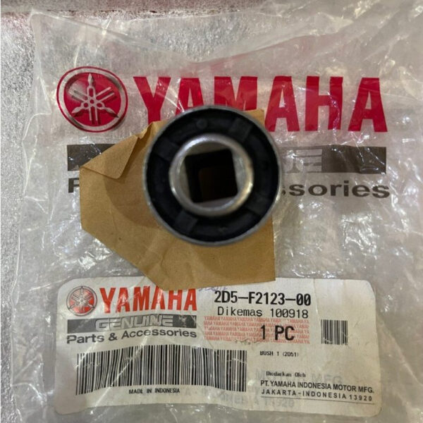 2D5F212300 (L132) บู๊ชแท่นเครื่อง Nouvo 5MY / Nouvo MX  แท้ Yamaha (1pc) 5MX-F2123-00 2D5-F2123-00 บู๊ชสวิงอาร์ม